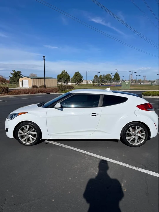 2016 Hyundai Veloster - Image 7 of 17