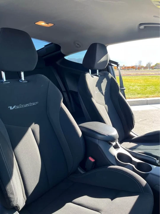 2016 Hyundai Veloster - Image 16 of 17