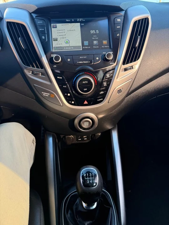 2016 Hyundai Veloster - Image 13 of 17