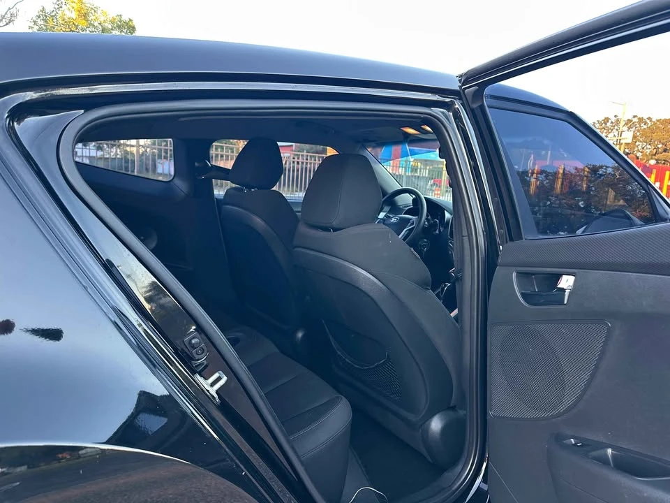 2016 Hyundai Veloster - Image 13 of 16
