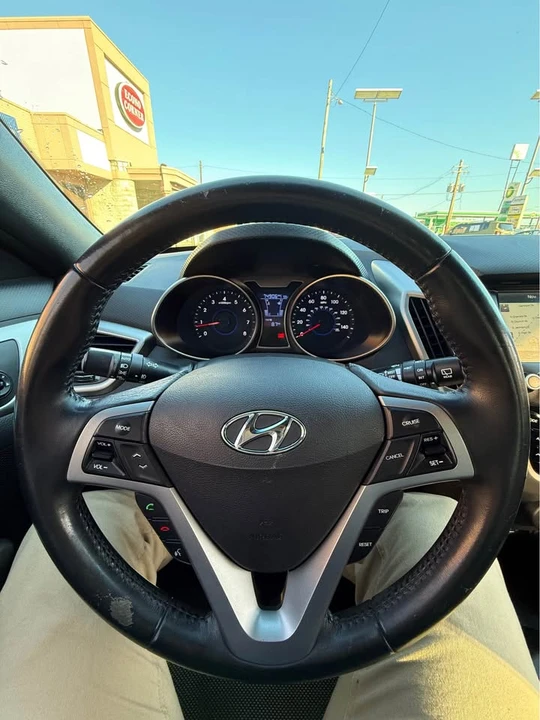 2016 Hyundai Veloster - Image 10 of 17