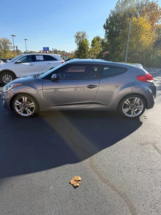 2016 Hyundai Veloster - Image 2 of 17