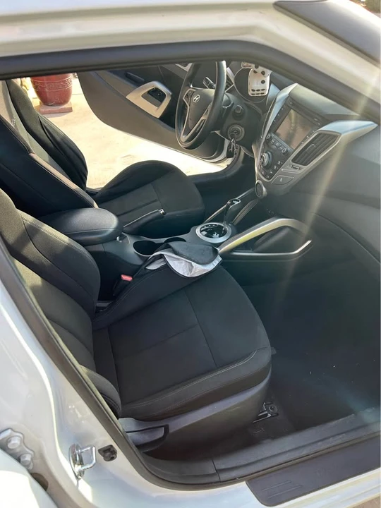 2016 Hyundai Veloster - Image 12 of 19