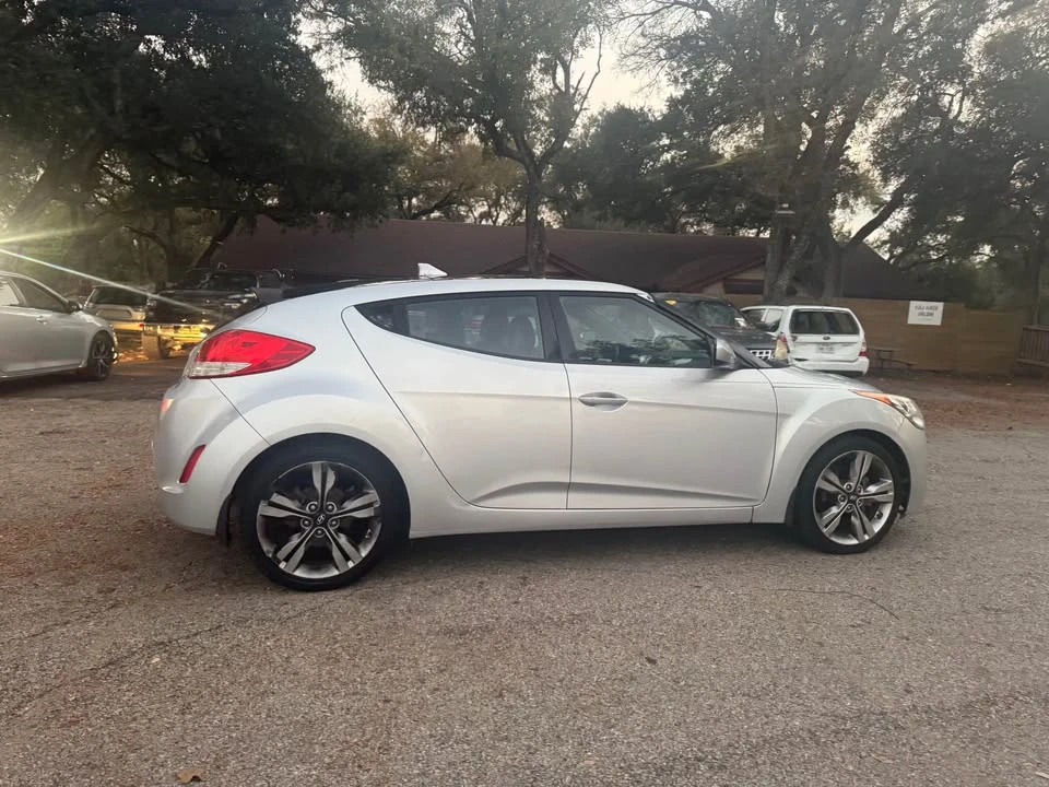 2016 Hyundai Veloster - Image 3 of 16