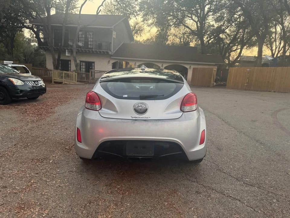 2016 Hyundai Veloster - Image 10 of 16