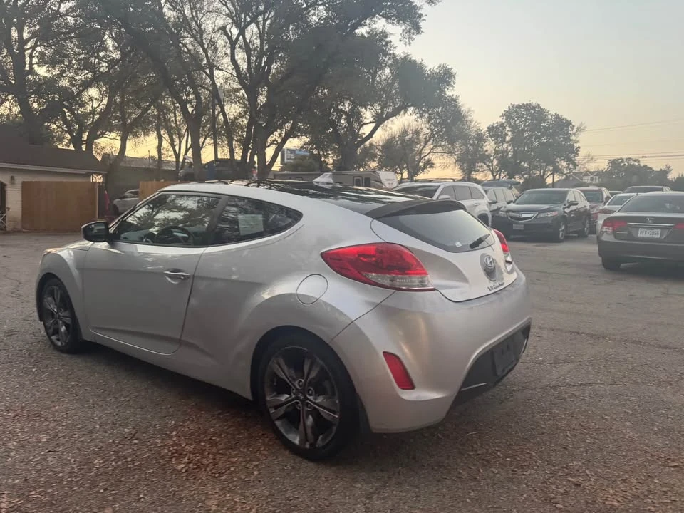 2016 Hyundai Veloster - Image 9 of 16