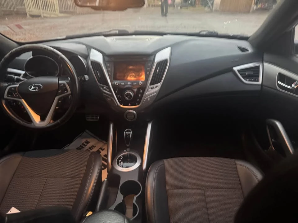 2016 Hyundai Veloster - Image 15 of 16