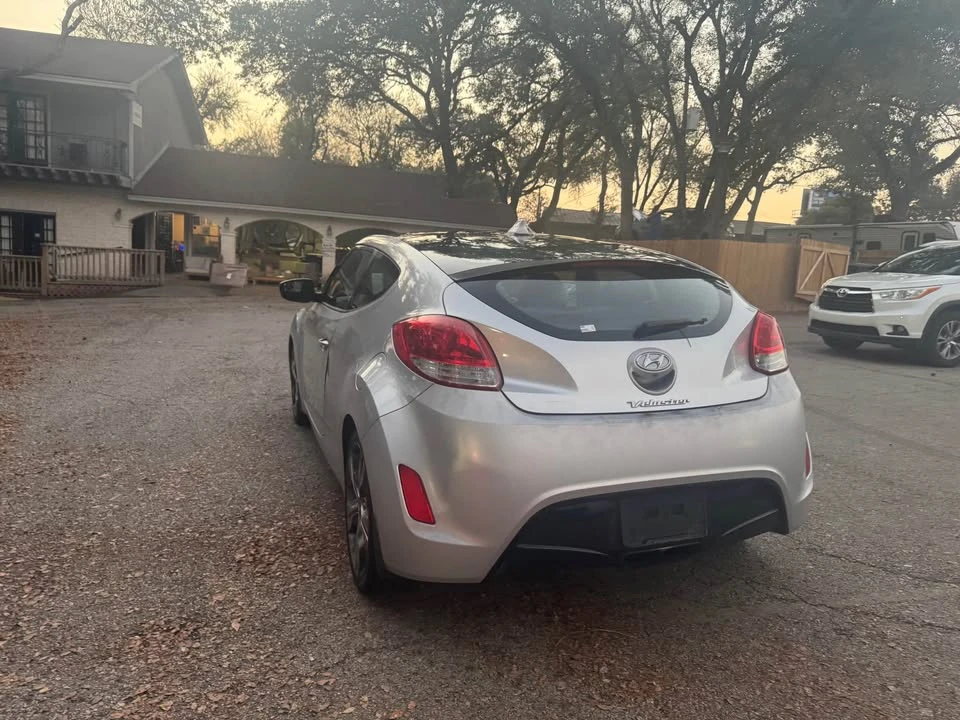 2016 Hyundai Veloster - Image 8 of 16