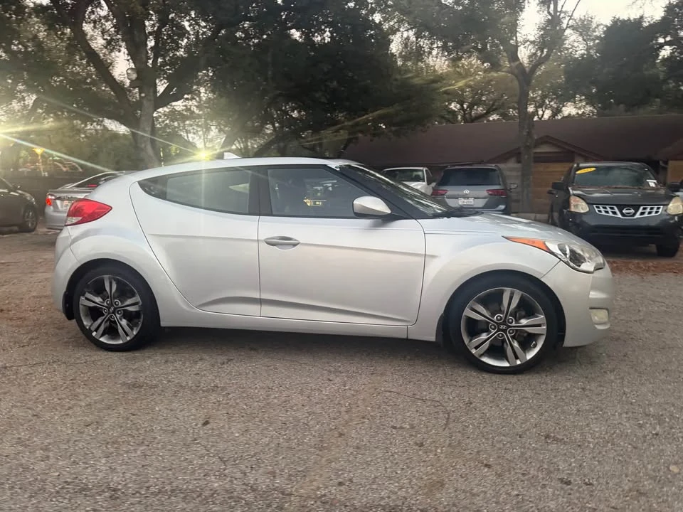 2016 Hyundai Veloster - Image 4 of 16