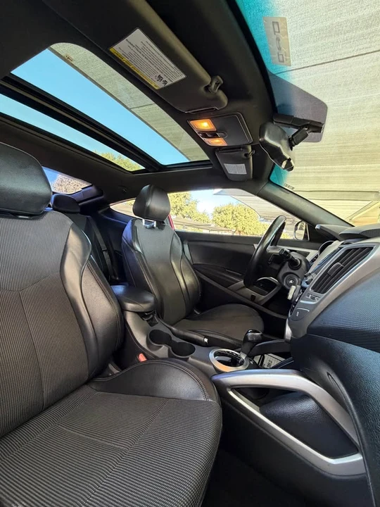 2016 Hyundai Veloster - Image 15 of 19