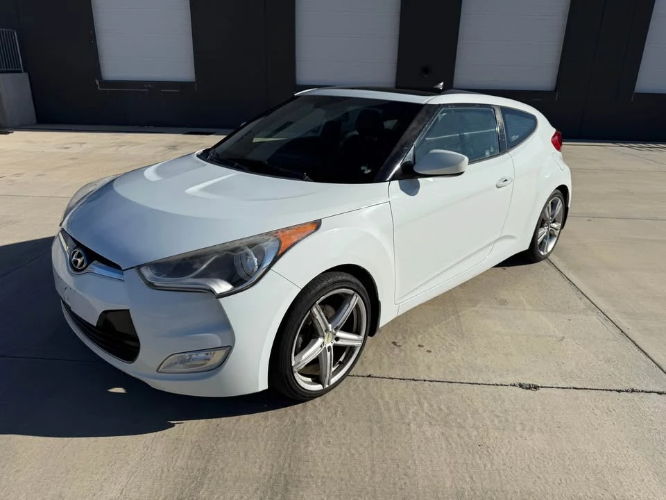 2016 Hyundai Veloster - Image 2 of 8