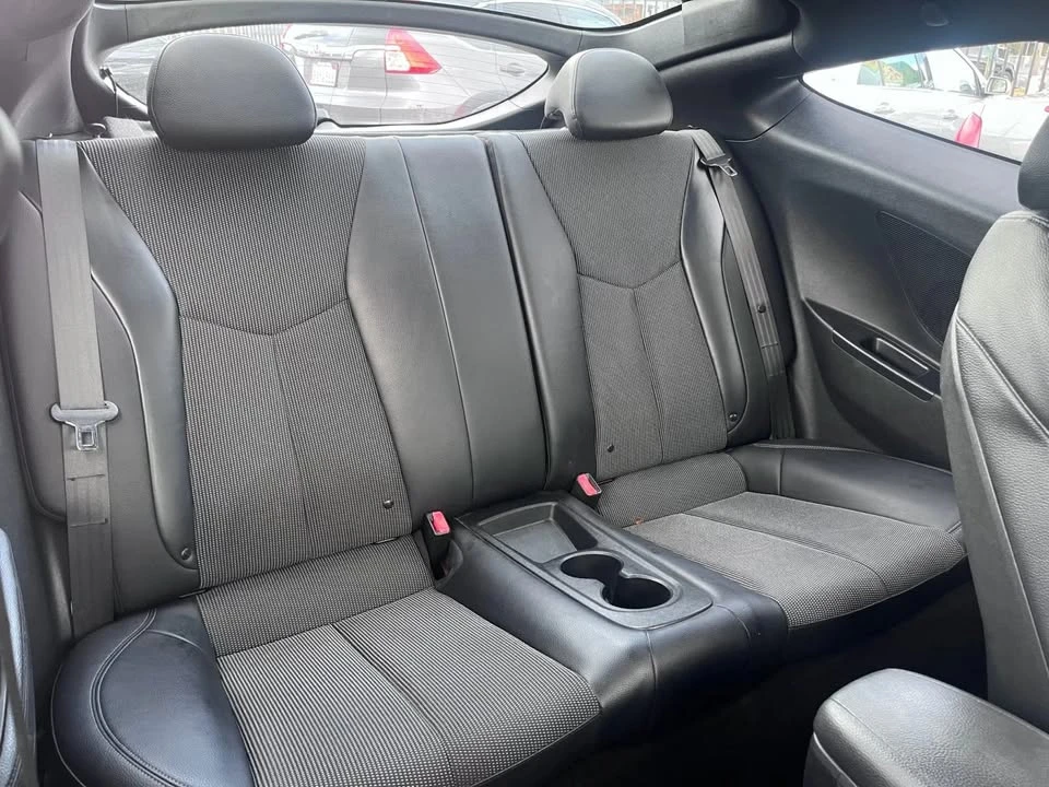 2016 Hyundai Veloster - Image 10 of 20