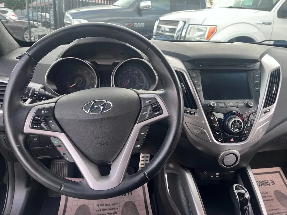2016 Hyundai Veloster - Image 15 of 20