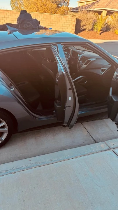 2016 Hyundai Veloster - Image 14 of 20