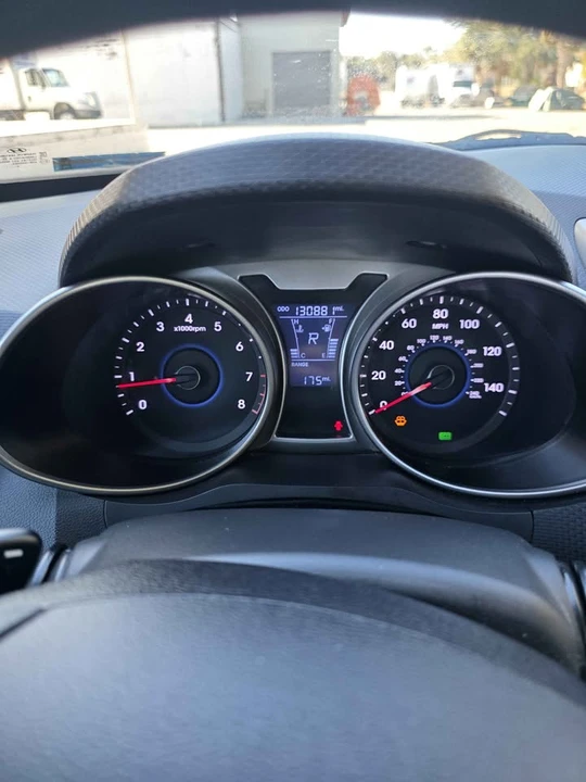 2016 Hyundai Veloster - Image 7 of 8