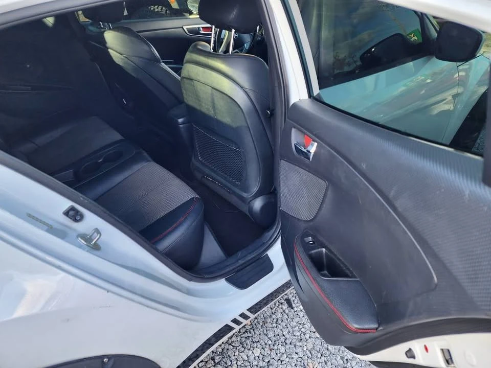 2016 Hyundai Veloster - Image 11 of 16