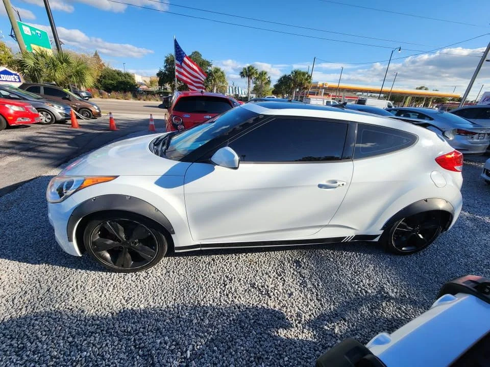 2016 Hyundai Veloster - Image 13 of 16