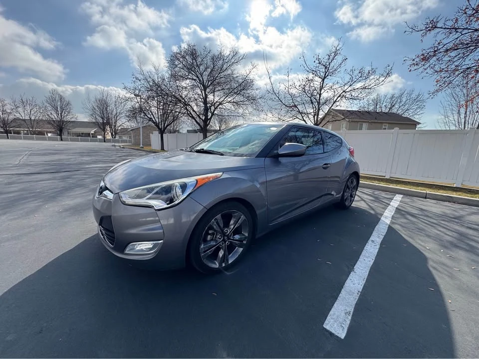 2016 Hyundai Veloster - Image 2 of 11