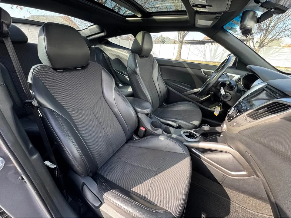 2016 Hyundai Veloster - Image 8 of 11