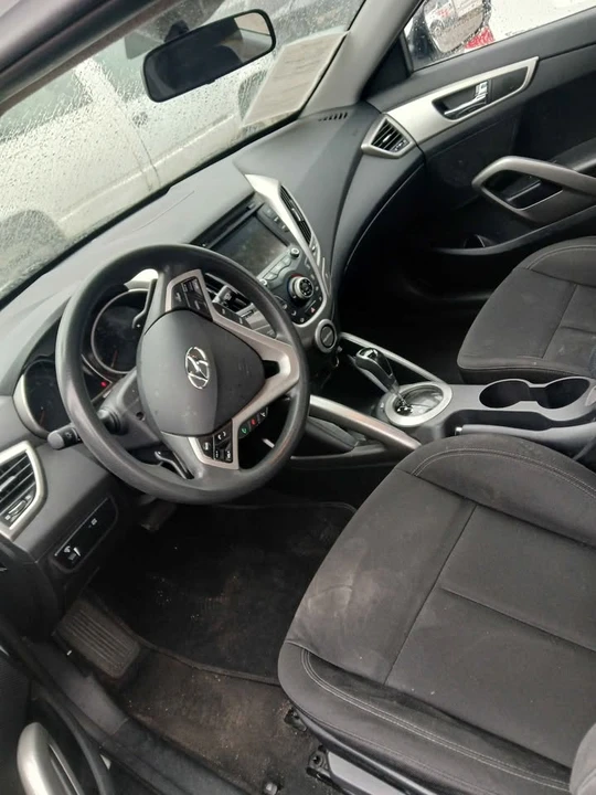 2016 Hyundai Veloster - Image 7 of 9