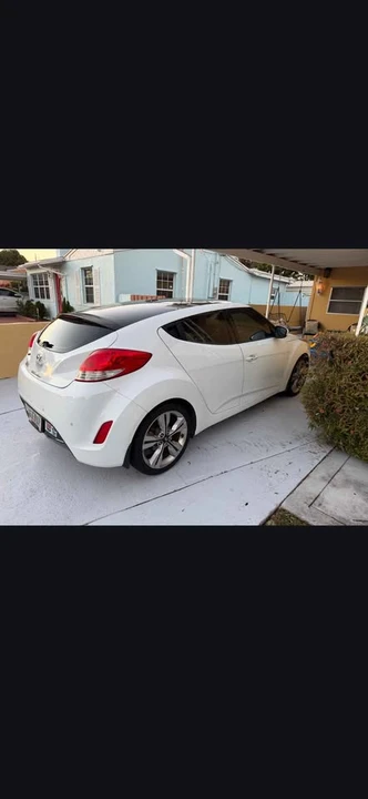 2016 Hyundai Veloster - Image 2 of 6