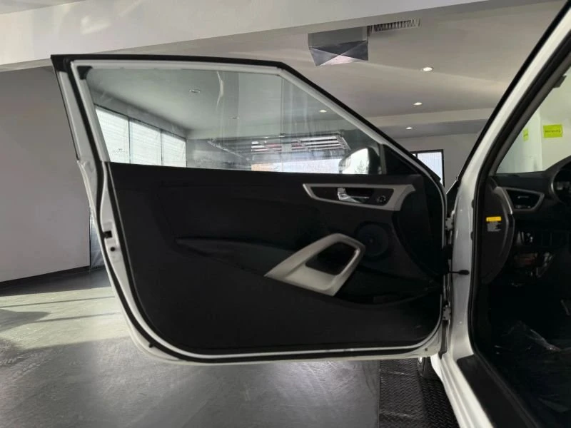 2016 Hyundai Veloster - Image 10 of 20