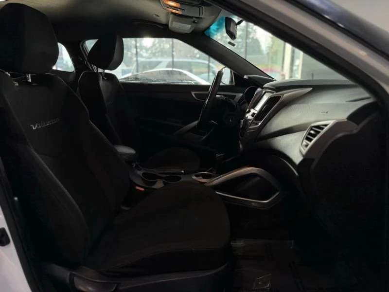 2016 Hyundai Veloster - Image 17 of 20