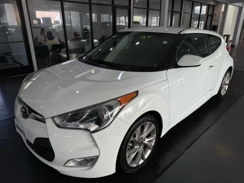 2016 Hyundai Veloster - Image 2 of 20