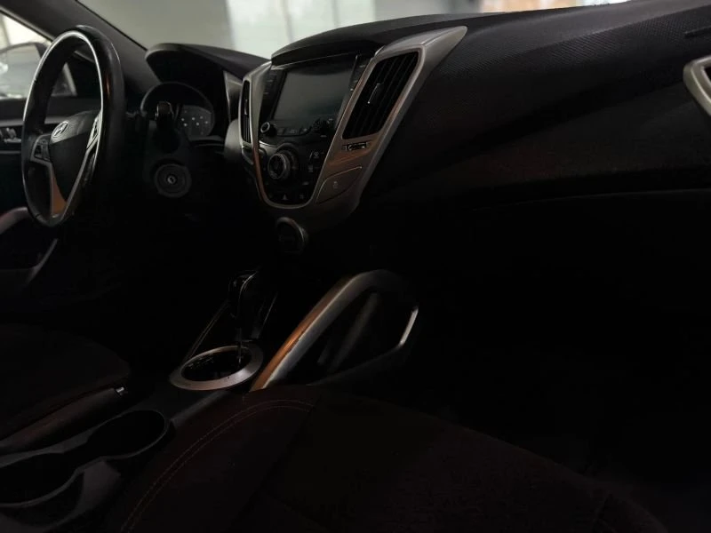 2016 Hyundai Veloster - Image 18 of 20