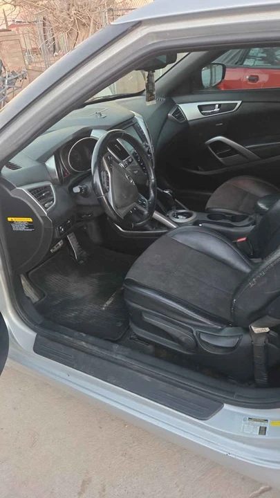 2016 Hyundai Veloster - Image 2 of 7