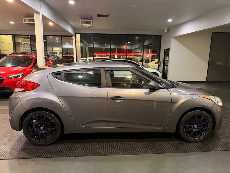 2016 Hyundai Veloster - Image 10 of 20