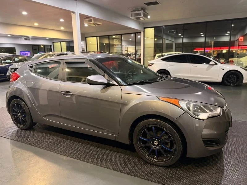 2016 Hyundai Veloster - Image 11 of 20