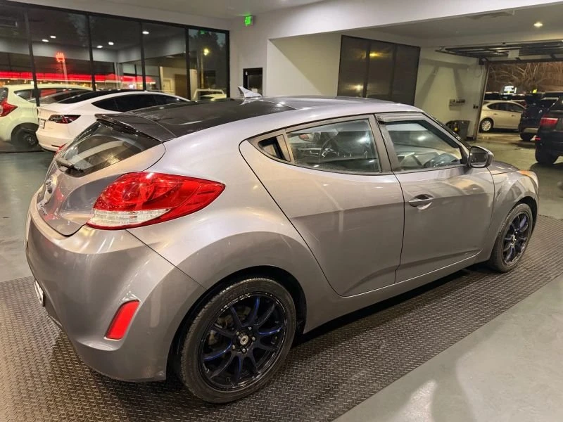 2016 Hyundai Veloster - Image 9 of 20