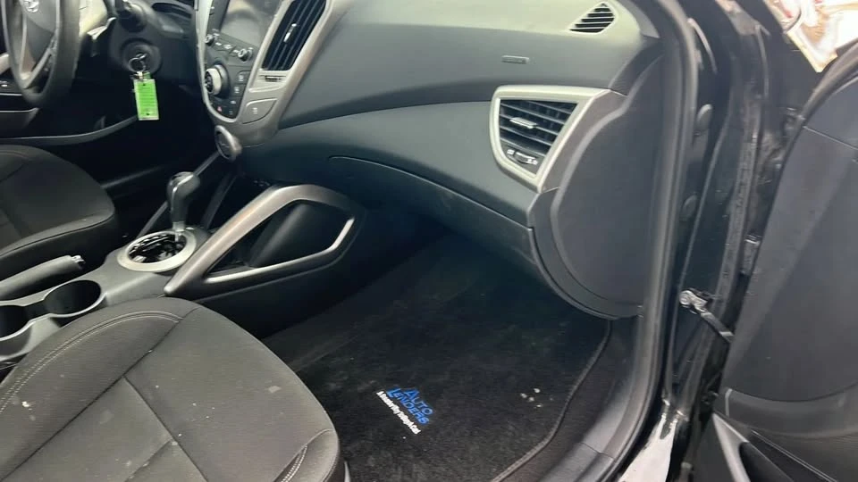 2016 Hyundai Veloster - Image 17 of 20