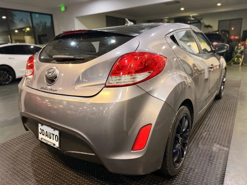 2016 Hyundai Veloster - Image 8 of 20