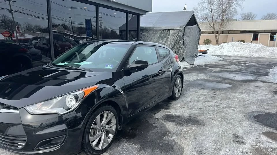 2016 Hyundai Veloster - Image 2 of 20
