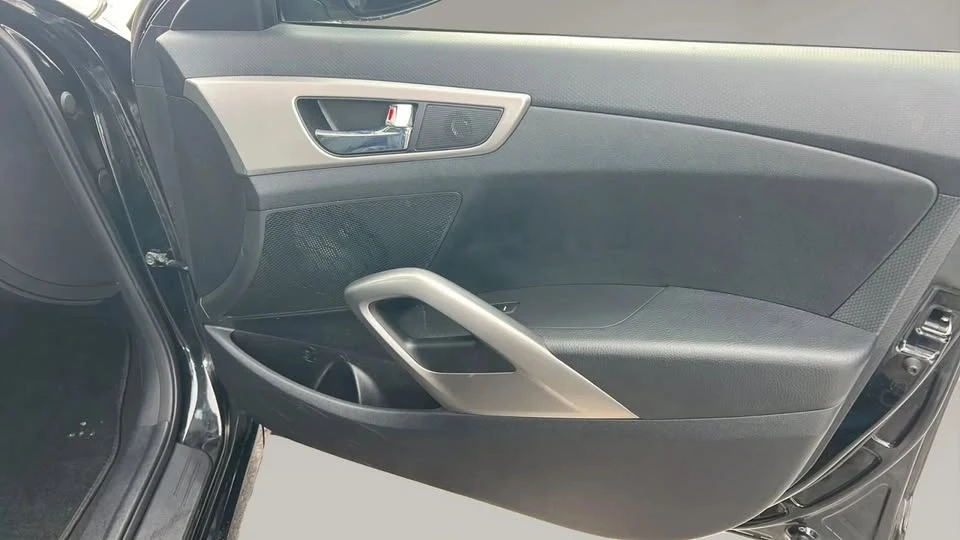 2016 Hyundai Veloster - Image 16 of 20
