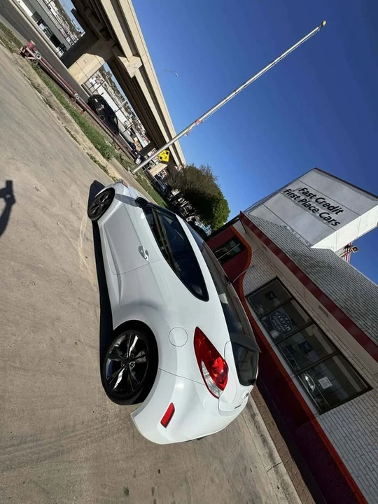 2016 Hyundai Veloster - Image 5 of 14