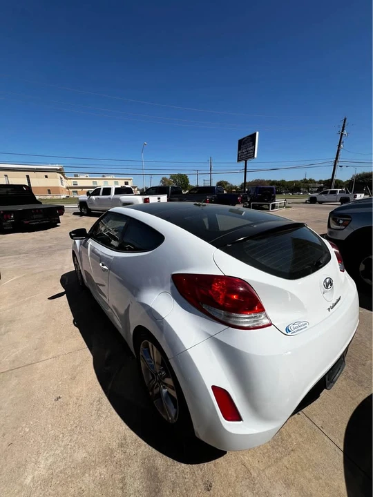 2016 Hyundai Veloster - Image 2 of 13
