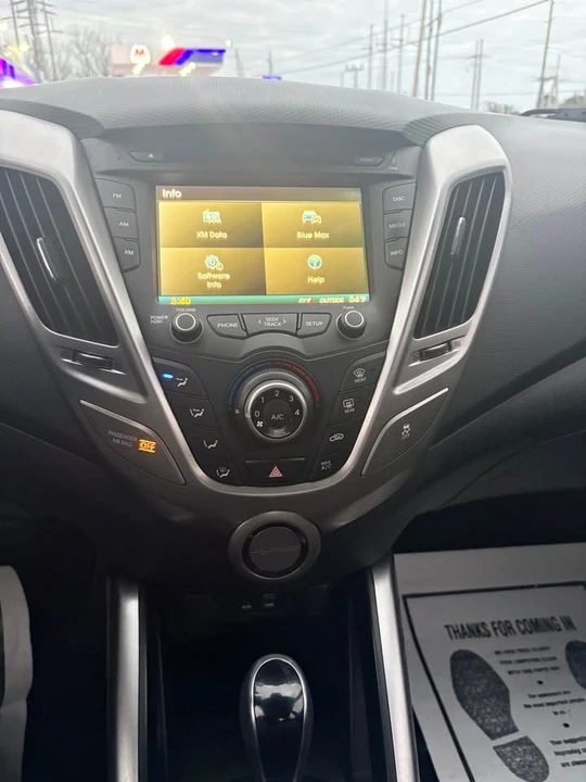 2016 Hyundai Veloster - Image 4 of 10