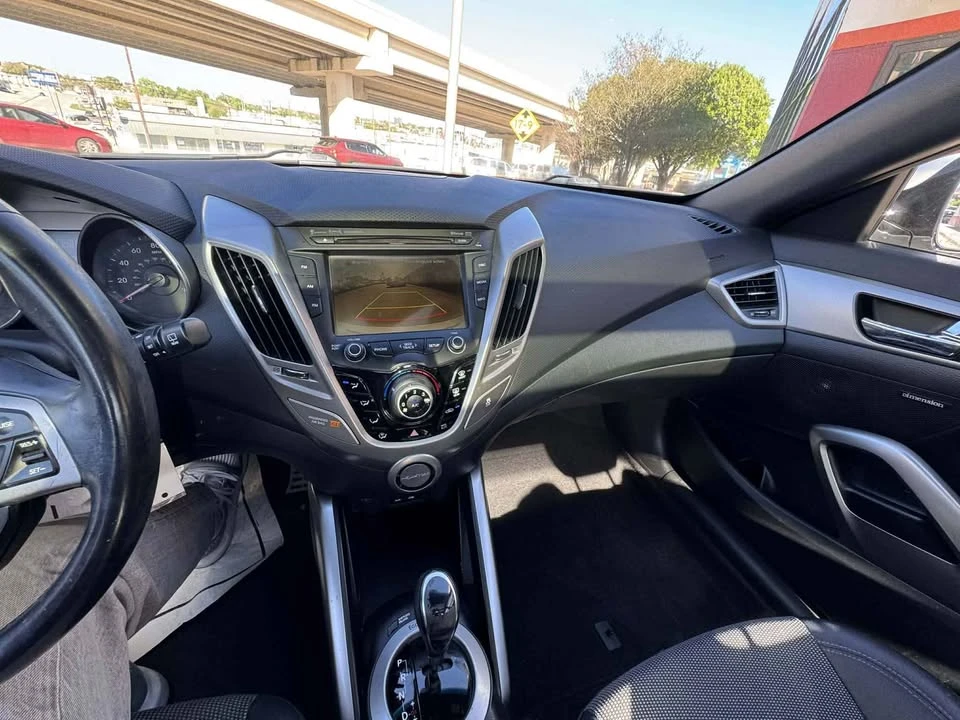 2016 Hyundai Veloster - Image 11 of 14