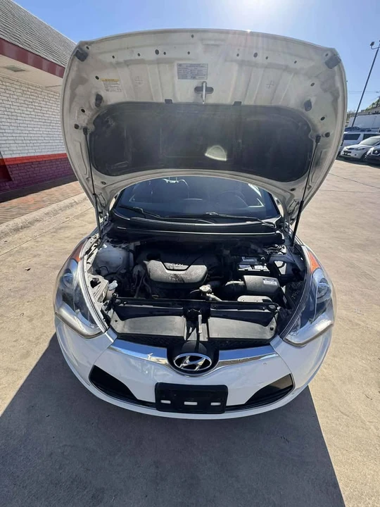2016 Hyundai Veloster - Image 9 of 14