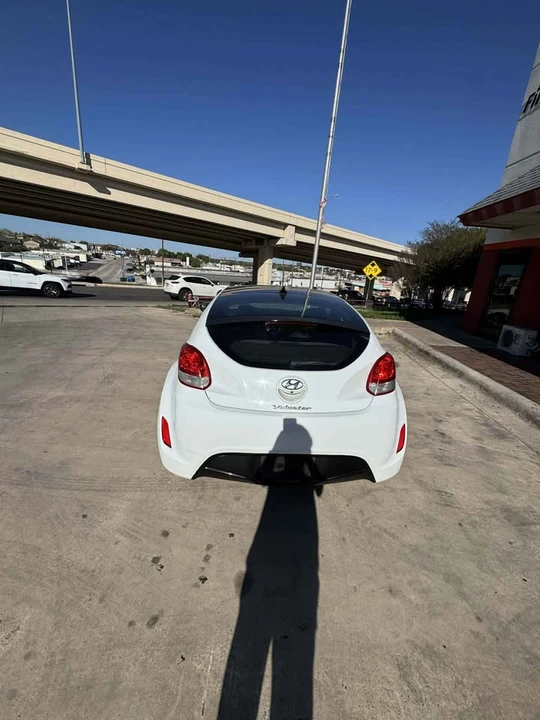 2016 Hyundai Veloster - Image 7 of 14