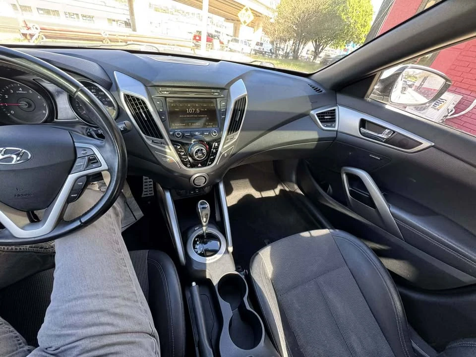 2016 Hyundai Veloster - Image 10 of 14