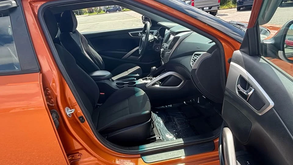 2016 Hyundai Veloster - Image 8 of 14