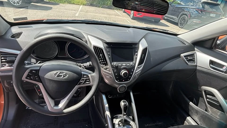 2016 Hyundai Veloster - Image 10 of 14