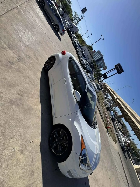 2016 Hyundai Veloster - Image 2 of 14