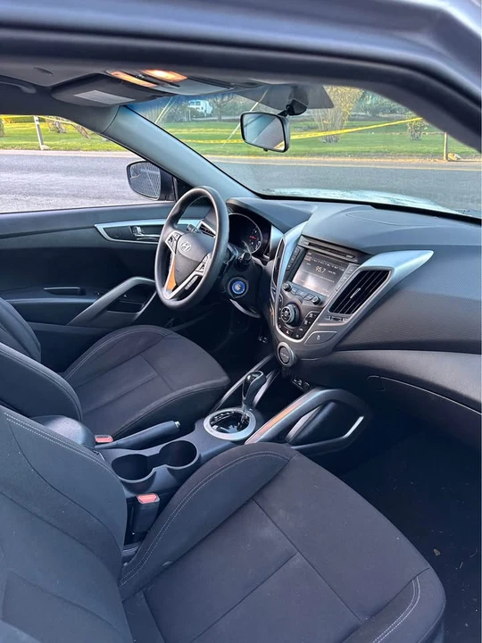 2016 Hyundai Veloster - Image 8 of 11