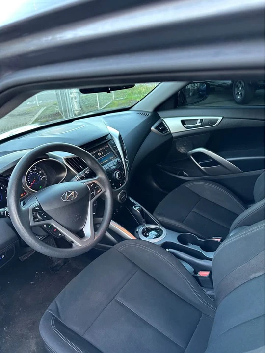 2016 Hyundai Veloster - Image 10 of 11