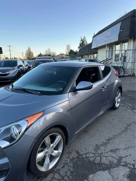 2016 Hyundai Veloster - Image 2 of 11